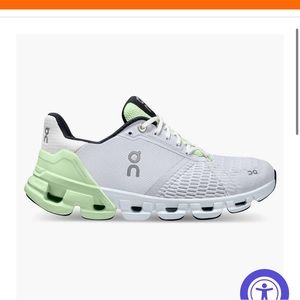 Women’s On Cloud Cloudflyer - white, navy, green size 7.5